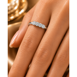 Pre Owned Platinum 5 Stone Diamond Ring ZB840